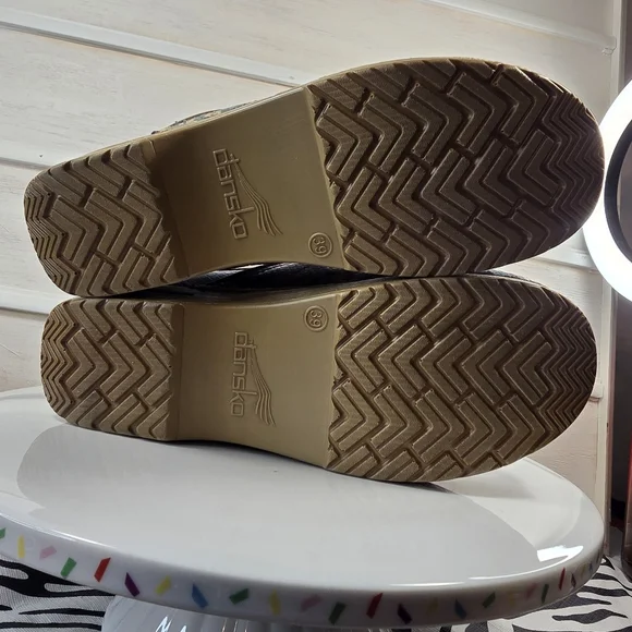 Dansko Women Multicolor Mermaid metallic Clogs - Picture 8 of 12